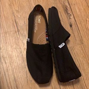 TOMS- Black Canvas - Brand New